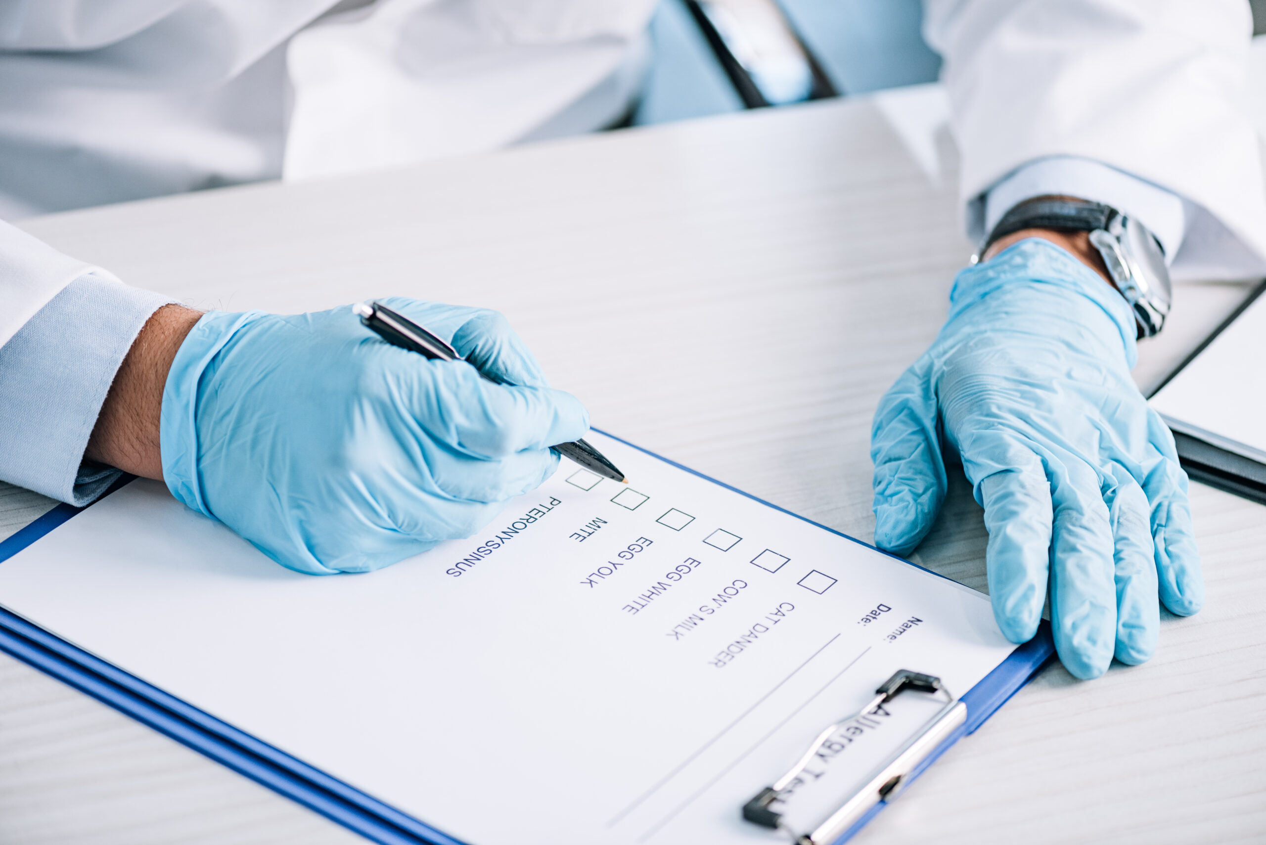 doctors evaluate patients' conditions using a questionnaire checklist